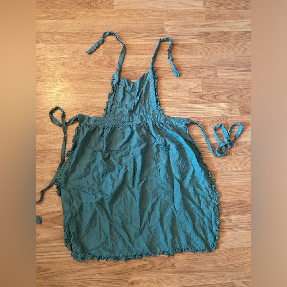 Brand new 100% linen apron
